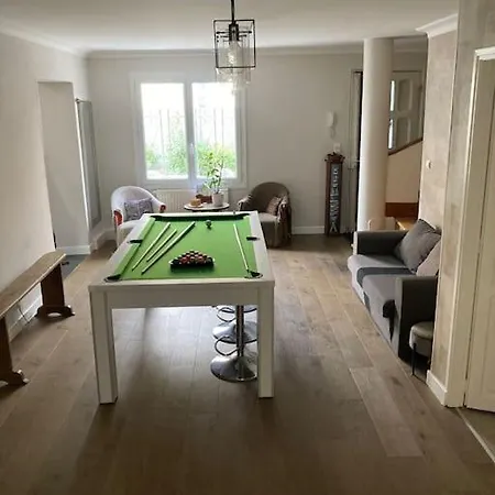 Holiday home Maison Jardin, Barbecue, Commerces - 3 Chbres *